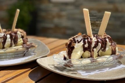 Bananensplit genießen zum Dessert im Restaurant Hanneshof